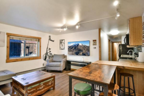Ptarmigan Retreat Condo: Downtown Breckenridge, Close to Everything! Breckenridge